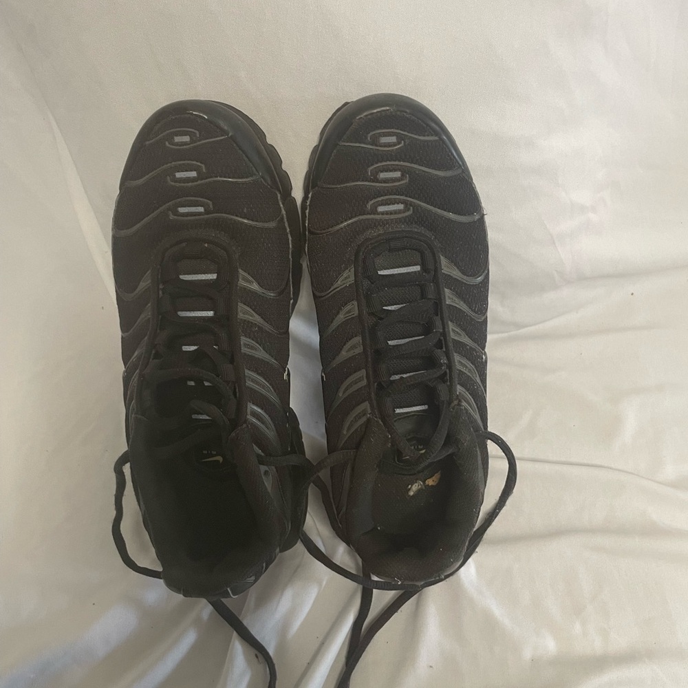 Nike Black Athletic Shoes Sleek Design